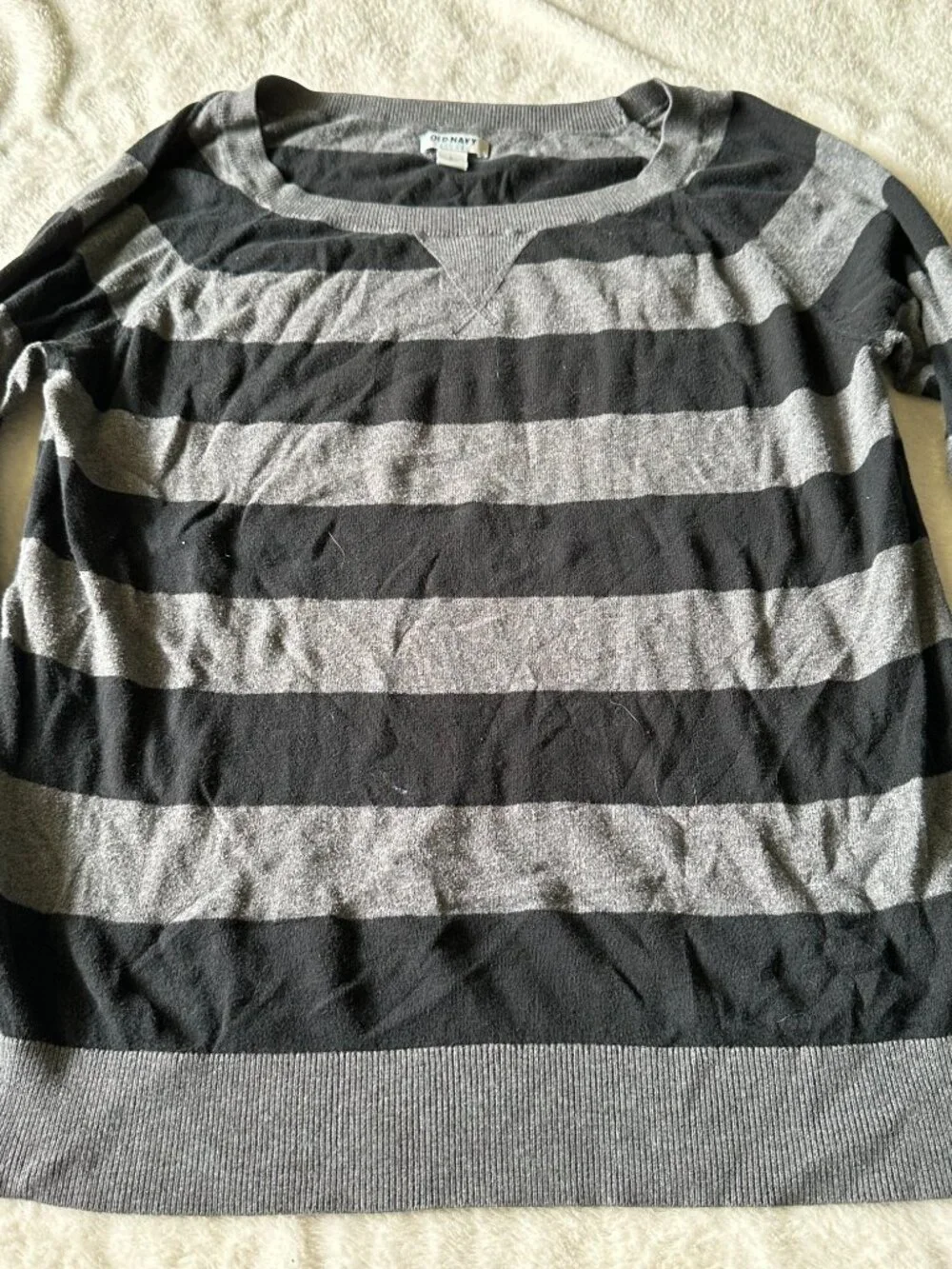 4 Women's Sweater Bundle - Picture 2 of 13